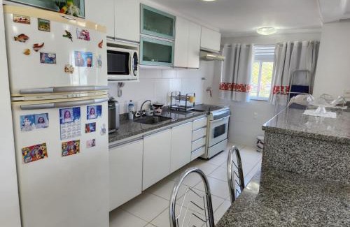 Prainha Apartment | Belo apê de 2 quartos com ar-condicionado na quadra da praia!