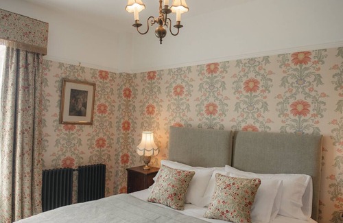 Hallington Villa | Belsay Manor House - Ten Bedroom Villa, Sleeps 20