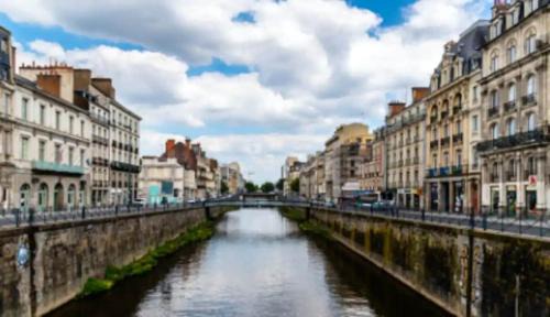 Dinan - Saint-Malo Apartment | Belsuite Appartement - Parking - Hyper Centre - Ascenseur
