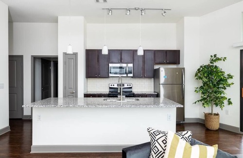 Poncey-Highland Apartment | Beltline Apartment by Ponce City Market-Pool & Gym