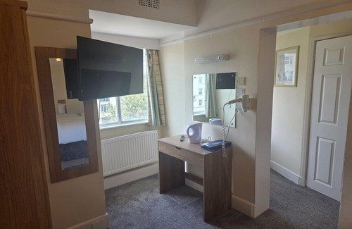 Bournemouth City Centre Apartment | Belvilla Russel Court Hotel | Standard Double