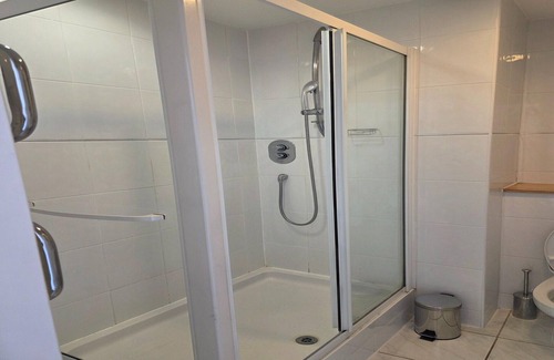 Bournemouth City Centre Apartment | Belvilla Russel Court Hotel | Standard Triple