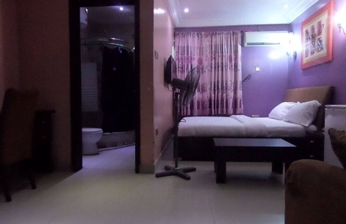 Alimosho House | BEN AUTO guest house