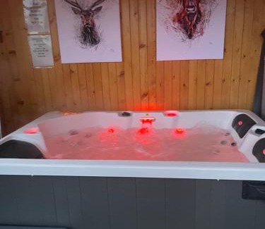 Banavie House | Ben Nevis Manor Lodge & Indoor Private Hot-Tub
