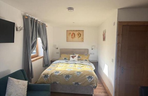 Banavie Ski Chalet | Ben Nevis Manor Studio with private Hot Tub