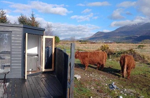 Banavie Ski Chalet | Ben Nevis Manor Studio with private Hot Tub
