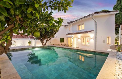 Benalmadena Costa Villa | Benalmadena Beach Villa-Luxe new 5BR heated pool & BBQ kitchen at prime location near Puerto Marina & Beach
