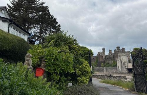 Conwy House | Benarth Lodge uniquely situated hideaway in Conwy