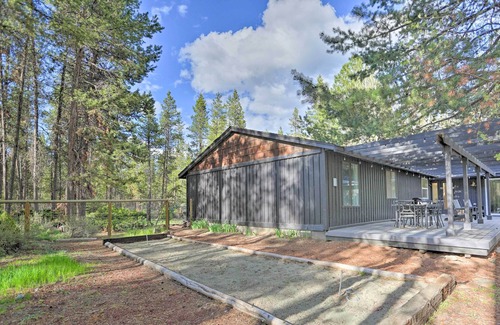 Three Rivers Cottage | Bend Getaway w/ Deck, Grill & Hot Tub on 10 Acres!