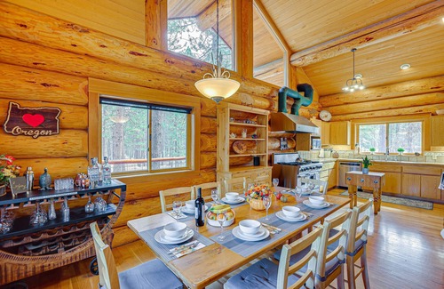 Sunriver Cabin | Bend Getaway with Cozy Fireplace