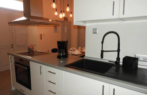 Leonidio Apartment | Beneath the Rock Residence