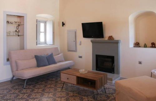 Leonidio Apartment | Beneath the Rock Residence