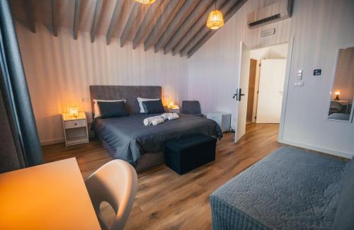 Povoacao Cabin | Benilde Village House