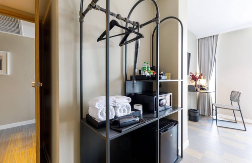 Chom Phon Hotel | Benjarong Hotel Bangkok