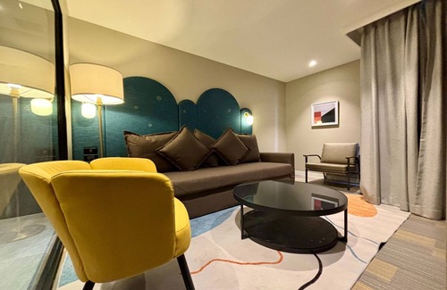 Chom Phon Hotel | Benjarong Hotel Bangkok