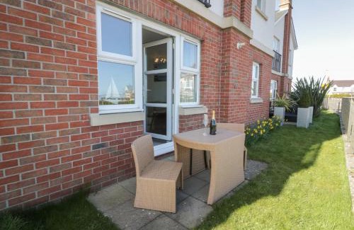 Tyn-y-Gongl Apartment | Benllech Coastal Retreat