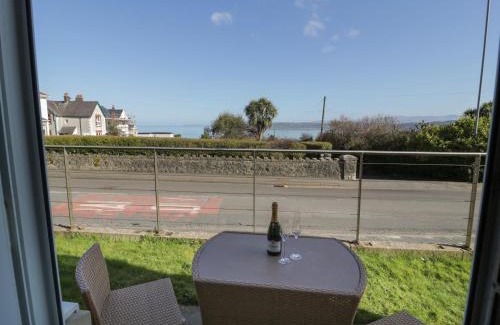 Tyn-y-Gongl Apartment | Benllech Coastal Retreat