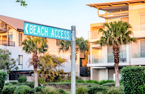 Hawks Nest Apartment | Bennett’s by the Beach - Direct beach access – footsteps away