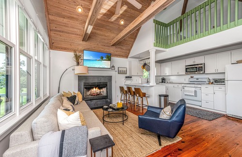 Green Pond Cottage | BENNETT’S POINT BUNGALOW ON DEEP WATER WITH PRIVATE DOCK ACCESS