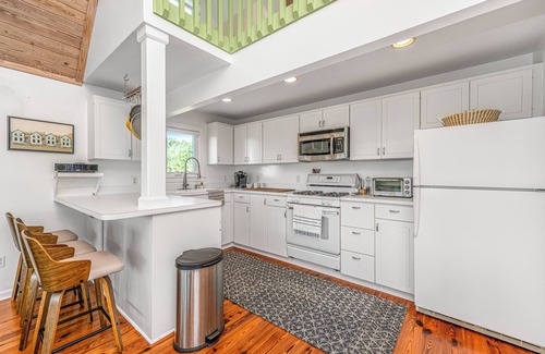 Green Pond Cottage | BENNETT’S POINT BUNGALOW ON DEEP WATER WITH PRIVATE DOCK ACCESS