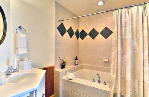 Arden Bed & Breakfast | Bent Creek Lodge Bed & Breakfast