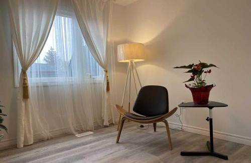 Niagara Falls Hotel | Bentley Commons Fallsview Flats