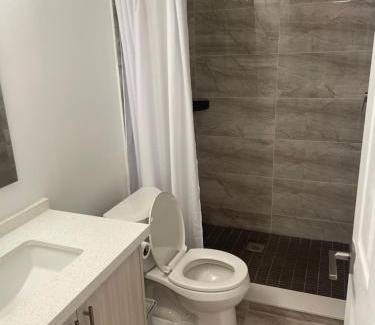 Niagara Falls Hotel | Bentley Commons Fallsview Flats