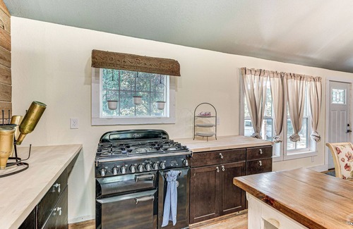Riverside House | Benton Harbor Home 3 Mi to Beach: Grill & Yard