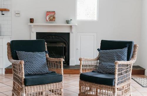 Orange House | Benview Cottage - CBD, Sleeps 8, Pizza Oven