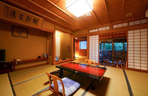 Beppu Hotel | Beppu Showaen