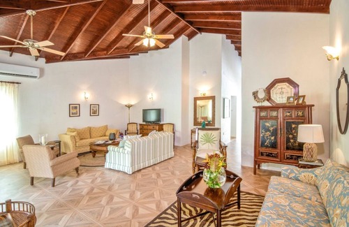 Friendship Resort | Bequia Beach Hotel - The Palm Villa