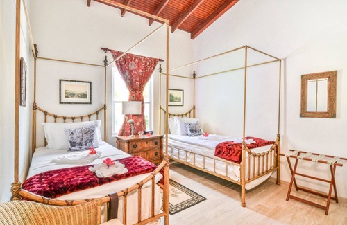Friendship Resort | Bequia Beach Hotel - The Palm Villa