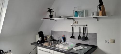 Bergisch Gladbach Apartment | Berg Messe DG 1Zi, K,D,B Parkplatz, W-Lan, Homeoffice