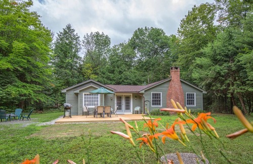 Tolland House | Berkshires Retreat & Respite ⭐️ Walk to the water. Peaceful, renovated property.