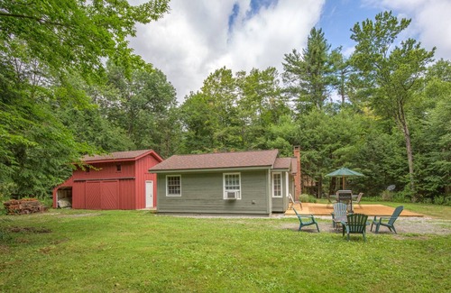 Tolland House | Berkshires Retreat & Respite ⭐️ Walk to the water. Peaceful, renovated property.