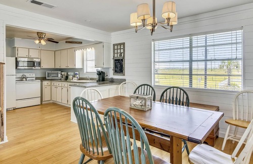 Bermuda Beach House | Bermuda Escape: Charming, 2nd row Beach Cottage w/ backyard!