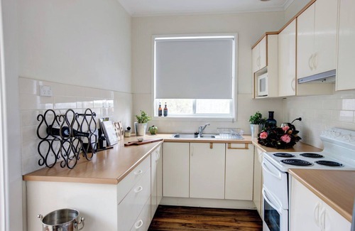 Berrima Cottage | Berrima Cottage offers ambience, open fire, AC walk to village, Pets welcome.