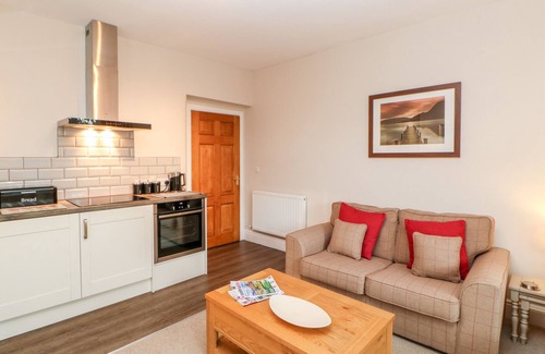 Wing Cottage | BERRYMOOR COTTAGE, pet friendly, with hot tub in Corby Hill