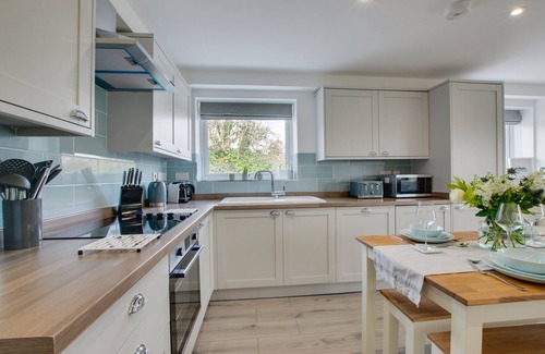 Little Petherick House | Bert's Place - Three Bedroom House, Sleeps 6