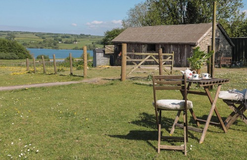 Dulverton Cottage | BERTIES BOLTHOLE, romantic, with a garden in Dulverton