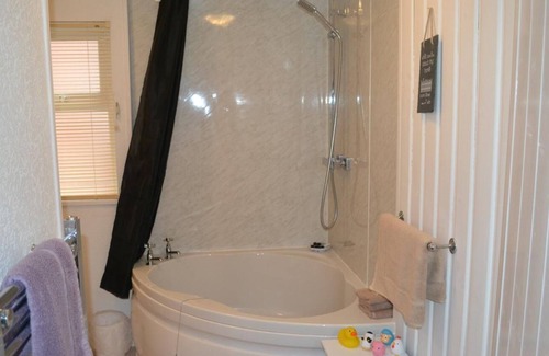Rhyl House | Berwyn Guest House
