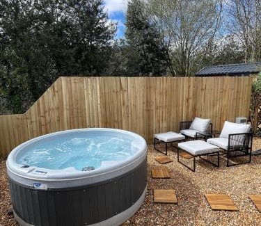 Llangollen House | Berwyn Lodge with private hot tub