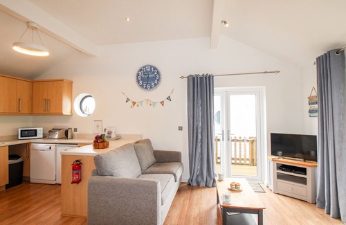 Eype Cottage | BESIDE THE SEA, family friendly, character holiday cottage in Eype