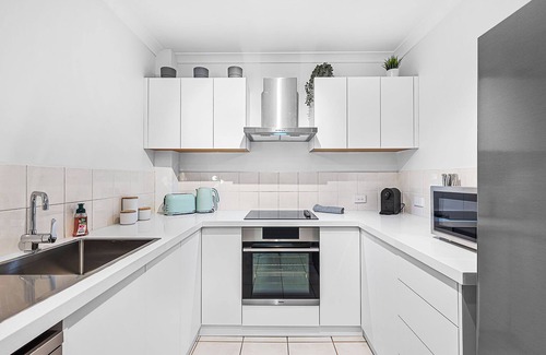 East Perth Apartment | Bespoke East Perth - Sleeps 2 - Superior Wi-Fi The intercom no longer works due to the hotel closure.