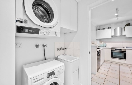 East Perth Apartment | Bespoke East Perth - Sleeps 2 - Superior Wi-Fi The intercom no longer works due to the hotel closure.