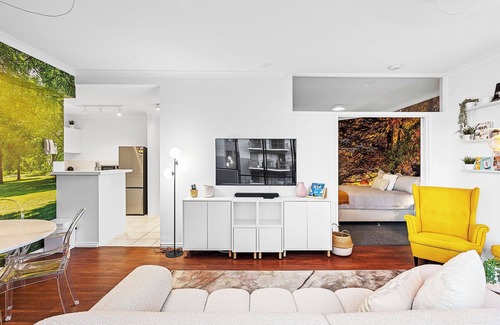 East Perth Apartment | Bespoke East Perth - Sleeps 2 - Superior Wi-Fi The intercom no longer works due to the hotel closure.