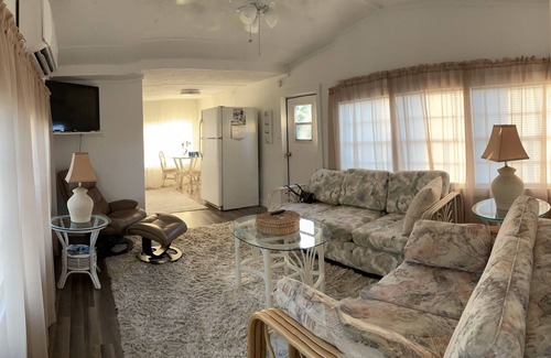 Taylor Creek House | Best Bass fishing , close to beaches, rodeos, safaris and more!