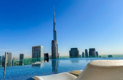 Downtown Dubai Apartment | Best Burj Khalifa view balcony apartment with 64th floor infinity Pool in Paramount Hotel Midtown