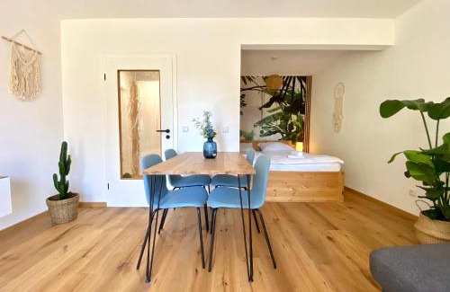 Kempten Apartment | Best Butler Jungle Suite - Central - Netflix - Big Box