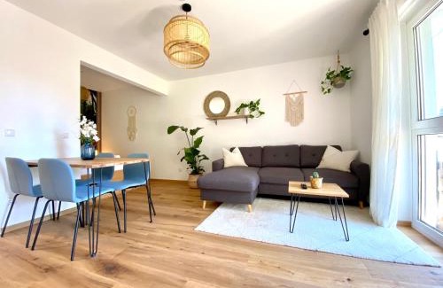 Kempten Apartment | Best Butler Jungle Suite - Central - Netflix - Big Box